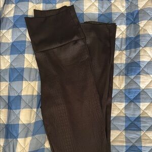 Black Crocodile Pattern High Waisted Leggings